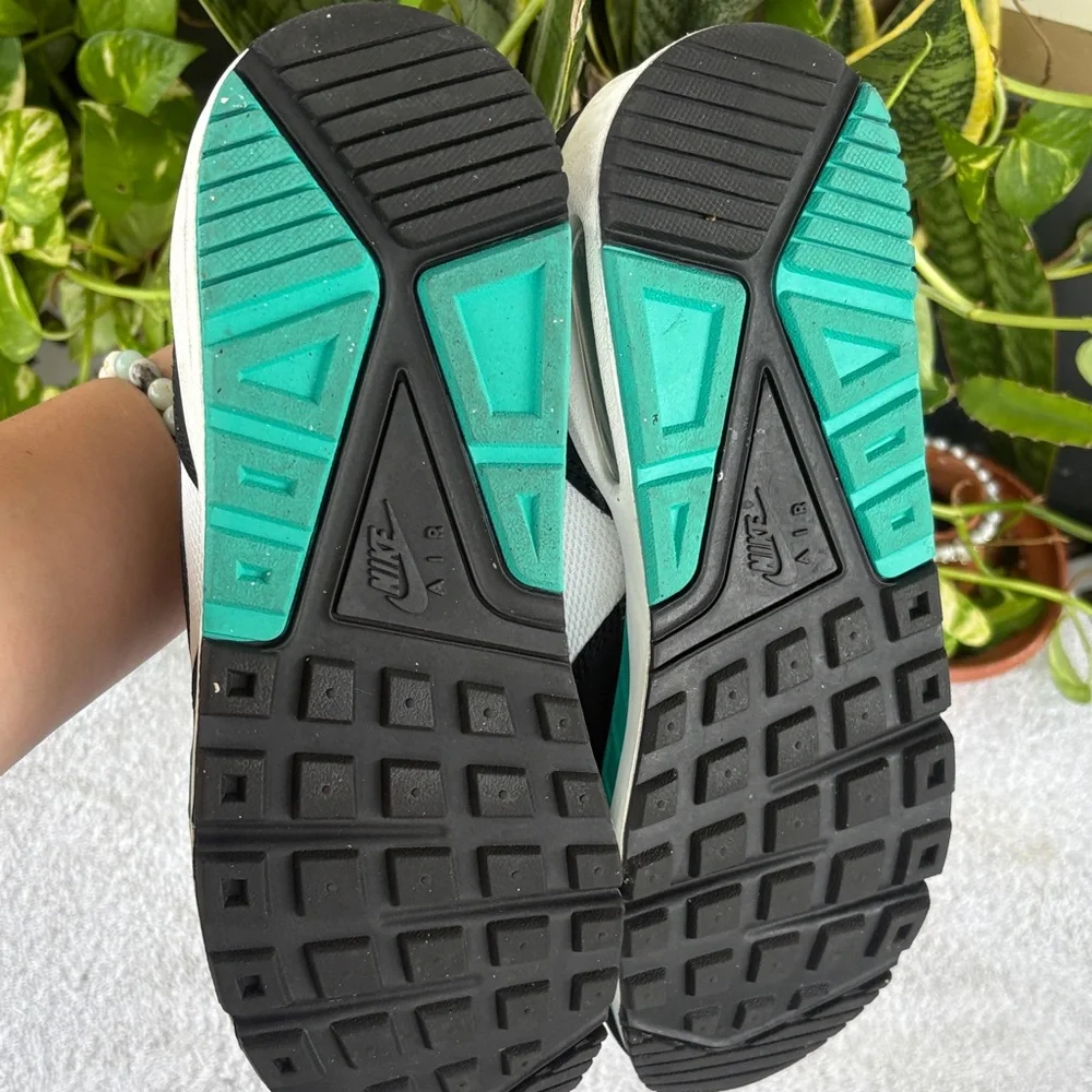 Nike White and Gray Sneakers with Black and Green Highlights - Picture 7 of 8